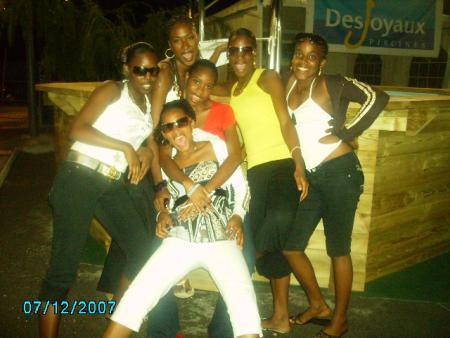 On se tape la pose les filles?